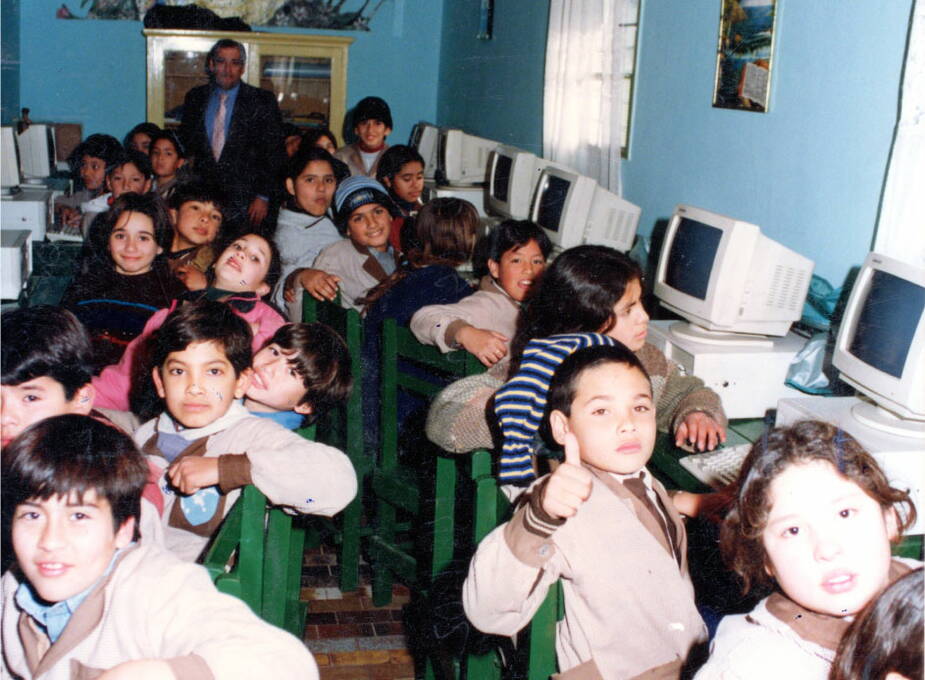 2002: Im Heim «Hogares del Espíritu Santo» in Buenos Aires (Argentinien), das wir seit 1975 unterstützen, wird auch Informatik unterrichtet
