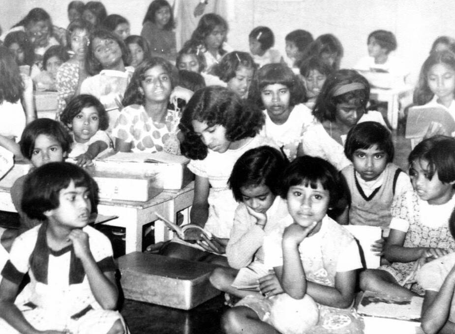 1983: Eine Schulklasse mit Patenkindern im Tollygunge-Waisenhaus in Kalkutta (Indien), in dem rund 70 Mädchen und Knaben betreut werden